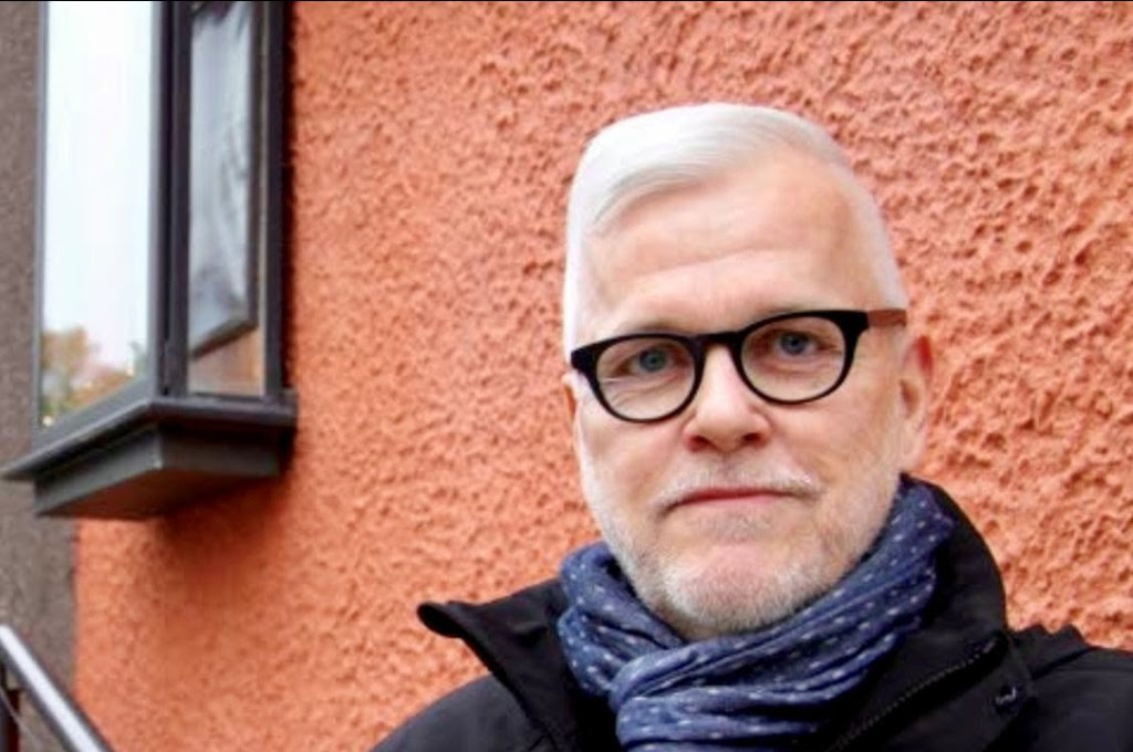 Portreefotol on Markku Töllinen.